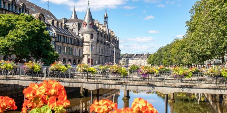 Quimper: T3 Avec Vue Cathedrale Proche Gareアパートメント エクステリア 写真